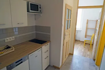 1 Pokój nieprzechodni, Metro 20 metrów, Centrum 4 przystanki, ochrona 24h - miniatura 3