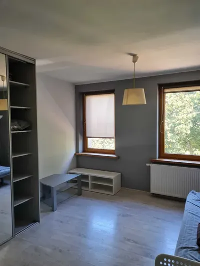 Mieszkanie- kawalerka do wynajęcia od już. Niskie koszty. - miniatura 2