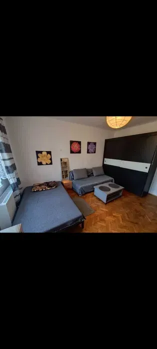 B. wygodna kawalerka 31m dla 1 lub dwóch osób /pary /studentów. 2 łóżka. Pies kot inne - tak. Centrum Muranów Zieleń Świetna lokalizacja - miniatura 4