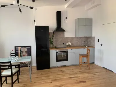 Wyjątkowa kawalerka (33 m2) w odrestaurowanej kamienicy w centrum Łodzi - miniatura 2
