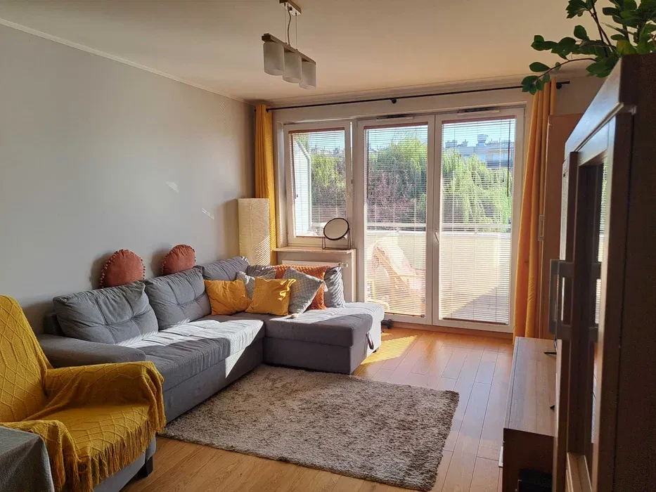 Wynajmę mieszkanie 45.6m2 (salon z aneksem, sypialnia) z dużym balkonem - 1/8
