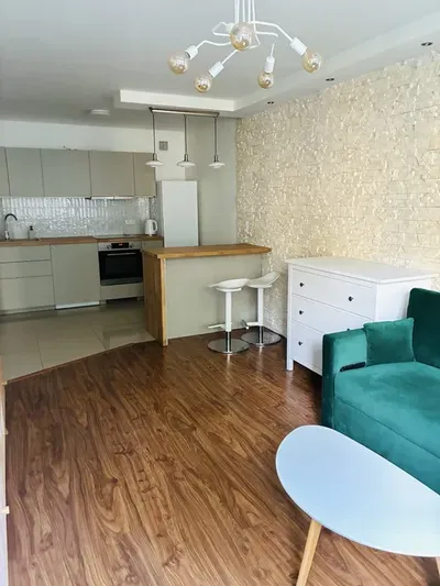Przytulne mieszkanie przy ul. Bajecznej 37m2 z oddzielną sypialnią - miniatura 2
