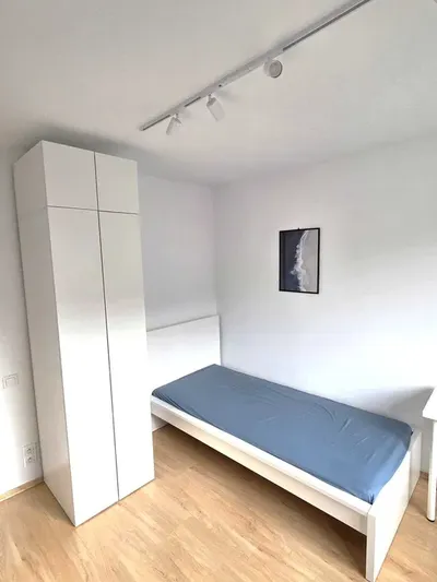 Jasny pokój w mieszkaniu po generalnym remoncie – Katowice Brynów - miniatura 2