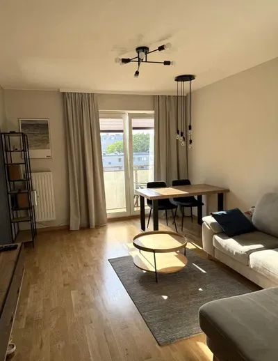 Wynajmę słoneczne mieszkanie 2 pokoje z balkonem – 6 min pieszo do metra Księcia Janusza - miniatura 2