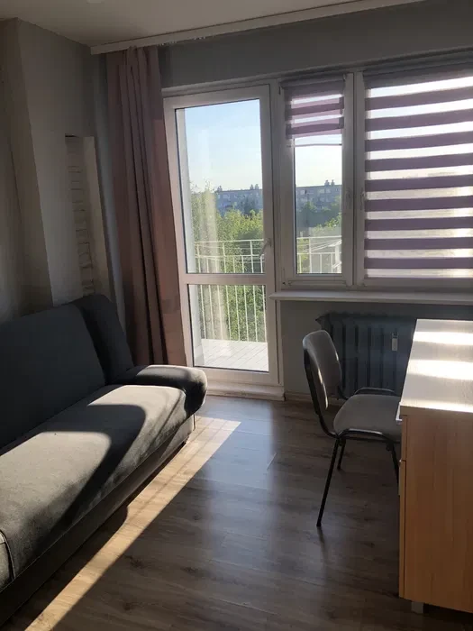 Pokoj jednoosobowy w mieszkaniu 4-pokojowym z balkonem - 1/8