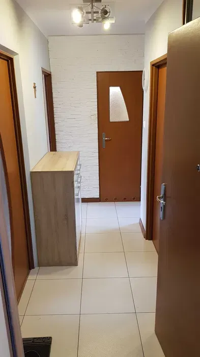 Os. Lecha – 3 pokoje, balkon, umeblowane, blisko tramwaju - miniatura 4