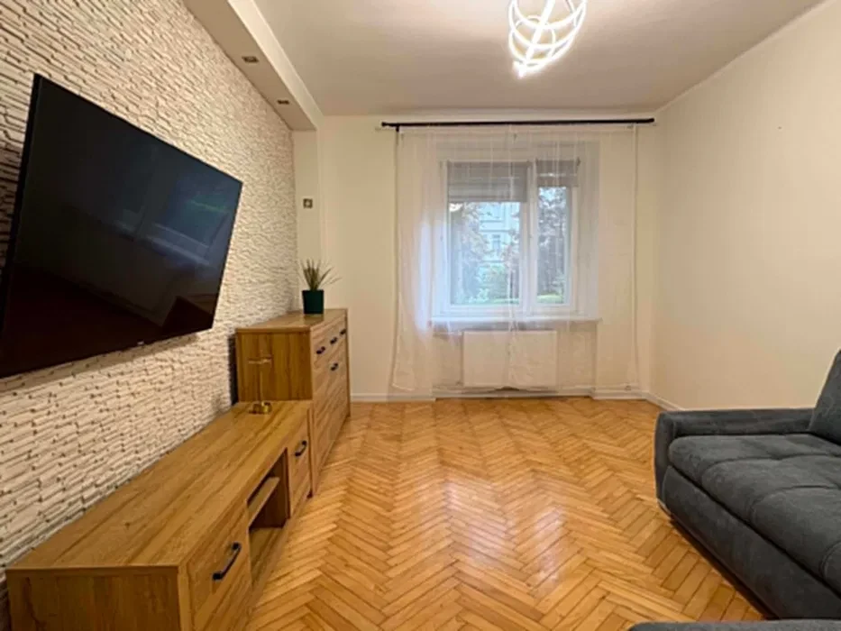 Odświeżone | 2 pokoje | Katowice Koszutka (ul. Misjonarzy Oblatów 23) | Ogrzewanie miejskie | Parter - 1/8