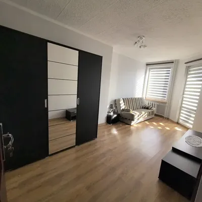 Wynajmę mieszkanie lub dwa niezależne pokoje 57 m² - miniatura 2