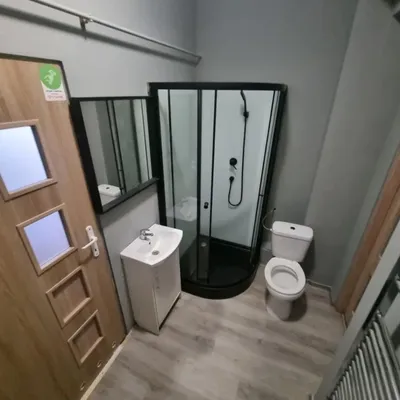 Pokój duży, rodzinny do wynajęcia, prywatna kuchnia I łazienka - miniatura 4