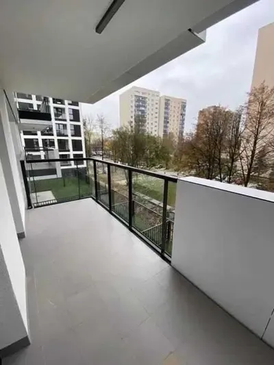 Kawalerka 35m2 na Bemowie, osobna sypialnia i duży balkon. Rozłogi blisko metra i przystanku. Od zaraz - miniatura 2