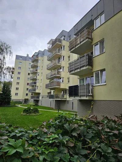 Bezpośrednio: Energooszczędne 2 pokoje z fotowoltaiką balkonową – Warszawa Targówek (ul. Motycka 23) - miniatura 2