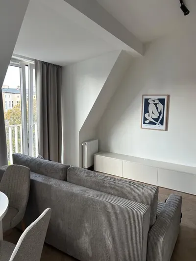 Nowa, jasna kawalerka 29m² | Widok na Farę | Klimatyzacja | 5 min do Rynku - miniatura 4