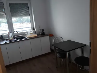 Jasny, przytulny pokój dla jednej osoby (kobiety). Nowe budownictwo. - miniatura 4