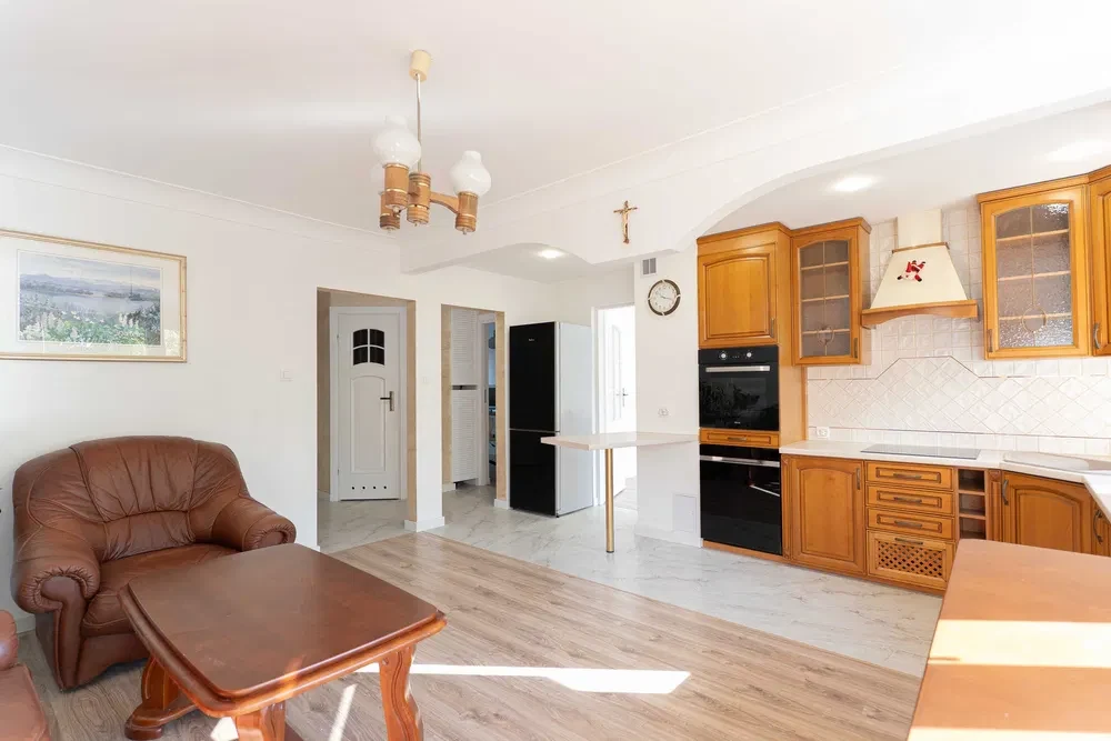 Do wynajęcia mieszkanie (4 pokoje, balkon, piwnica) - 1/8
