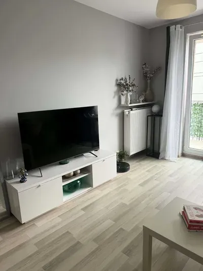 Wynajmę ładne 2-pokojowe mieszkanie z balkonem na nowoczesnym osiedlu "Nowa Saska Kępa" - miniatura 5