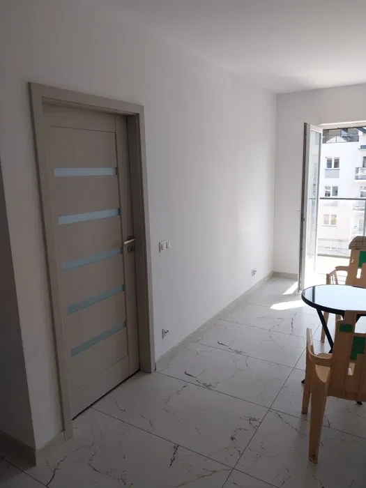 Wynajmę mieszkanie Nowe do własnej aranżacji salon z kuchnią-pokój-łazienka 40-m2. - 1/8