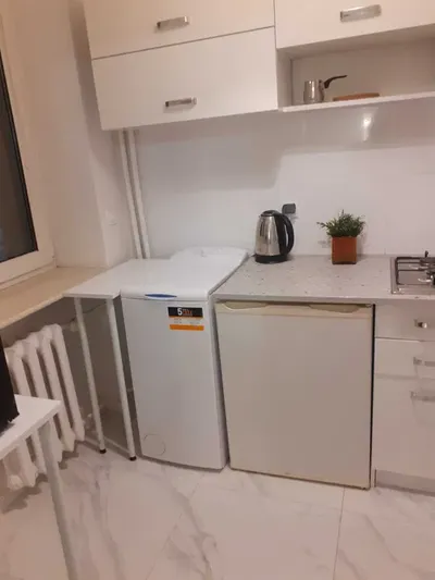 Cicha, klimatyczna kawalerka przy Placu Zbawiciela. - miniatura 3
