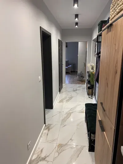 Wynajmę 3 pokojowe mieszkanie z ogródkiem i garażem.