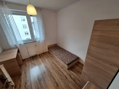 Jasny, przytulny pokój dla jednej osoby (kobiety). Nowe budownictwo. - miniatura 2