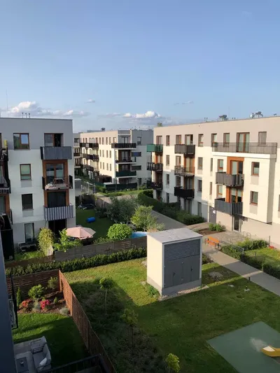 Kompaktowe mieszkanie na zielonym osiedlu, blisko lotniska + garaż - miniatura 2