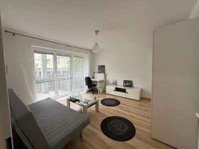 Duży pokój z balkonem blisko UM