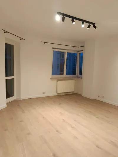 Jasne, przestronne dwu-pokojowe mieszkanie na osiedlu dozorowanym na Ursynowie - miniatura 2