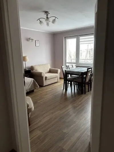 Rezerwacja Cena za całość najmu Wynajmę kawalerkę 30m2 ul. Ogińskiego 1