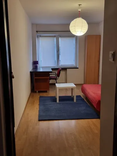 Przestronny pokój dla dziewczyny w spokojnej okolicy - miniatura 3