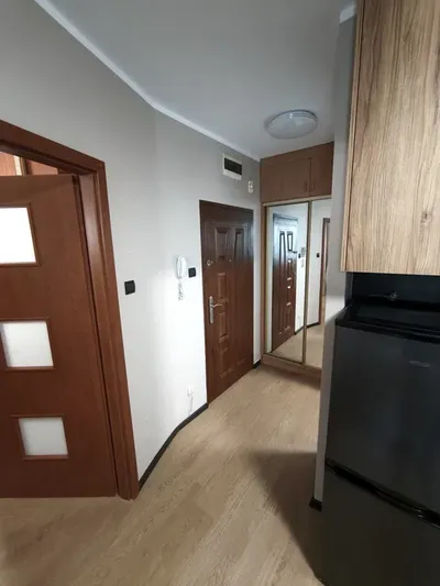 WYNAJMĘ OD LISTOPADA - Świeżo po remoncie 27m2 - miniatura 3