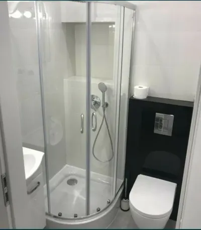 Piękna kawalerka 25 m² w kamienicy – świetlna lokalizacja w Warszawie - miniatura 3