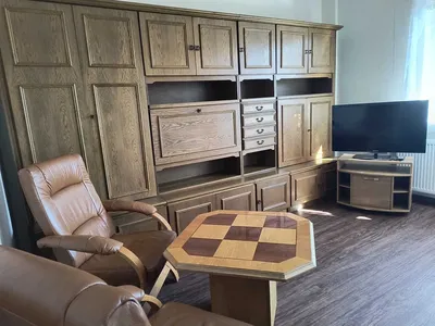Mieszkanie 60 m.kw., umeblowane i wyposażone 2 pokoje + salon z aneksem kuchennym, 2 balkony, klimatyzacja, w domu z ogrodem i altaną. Od właściciela! - miniatura 5