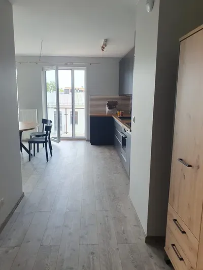 Nowoczesne,trzypokojowe mieszkanie w centrum - miniatura 2