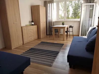 Duży pokój z balkonem dla studentki 18m2 ( 2 kanapy)