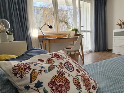 2 pokoje | Osobna kuchnia | Duży balkon | 1. piętro