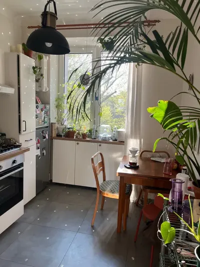 Grochowska 166 | 1. piętro | | balkon | widok na patio i zieleń.