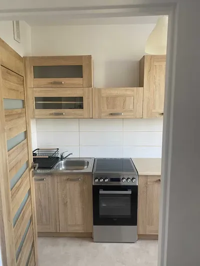 Wynajmę kawalerkę 26 m2 z dużym balkonem - Łódź Widzew Wschód przy ulicy Ćwiklińskiej 18 na 5 piętrze w 10 piętrowym bloku z windą - miniatura 5
