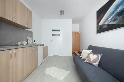 kawalerka Gdynia Główna ul. Kołłątaja świeżo odmalowana - miniatura 2