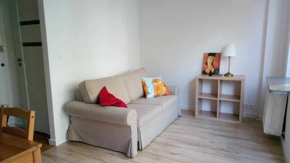 Kawalerka z dużym balkonem i widokiem na drzewa w centrum - 1/6