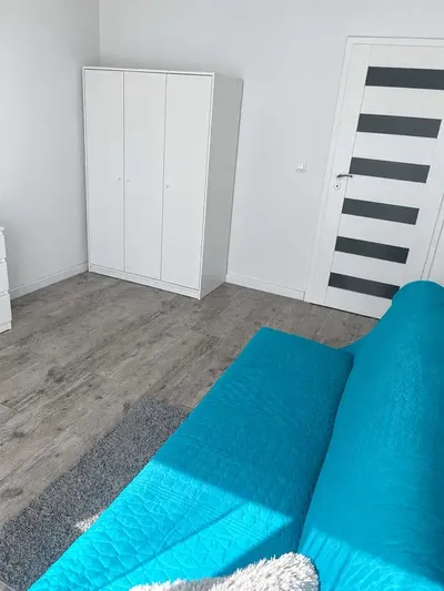 Wolny pokój dla osoby pracjącej lub studentki ul. budowlana 7 i wole miejsce w garażu - miniatura 3