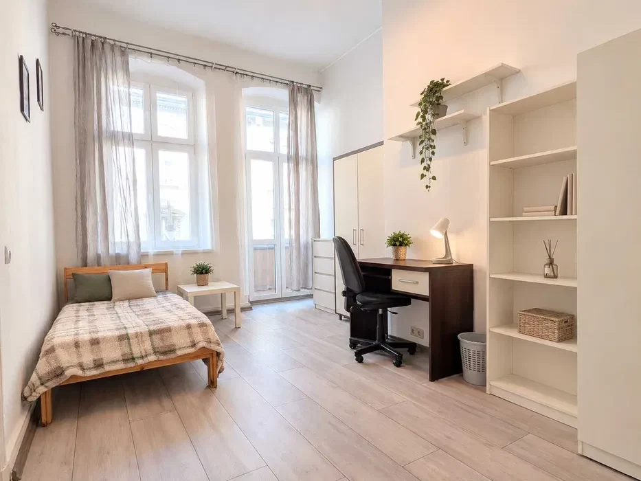 Pokój z balkonem | CENTRUM | Cieszkowskiego 17 | UKW, UMK, AMFN | 0% PROWIZJI - 1/26