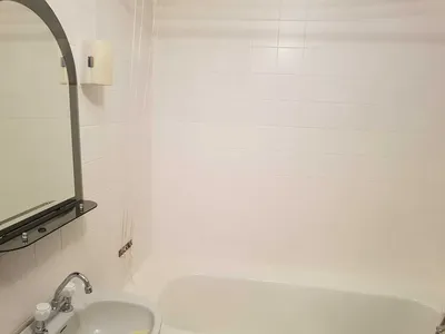 Duży słoneczny pokój z dużym balkonem - 20m2 - miniatura 5
