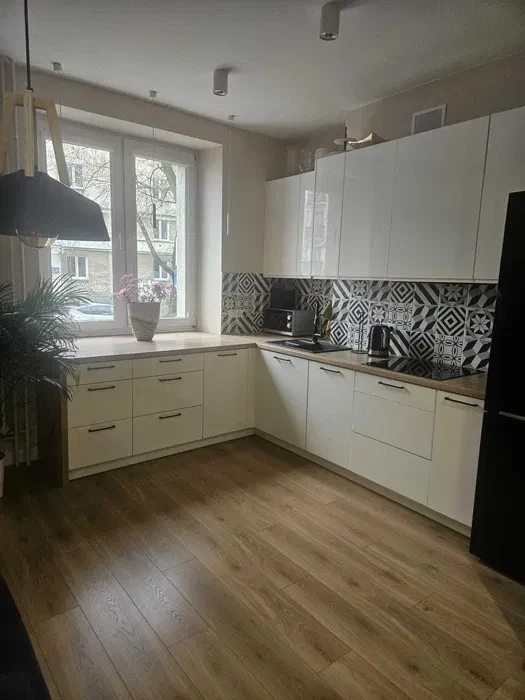 Spokojne mieszkanie przy Łazienkach Królewskich, Sielce Mokotów (koty, psy akceptowane) duże szafy - 1/8