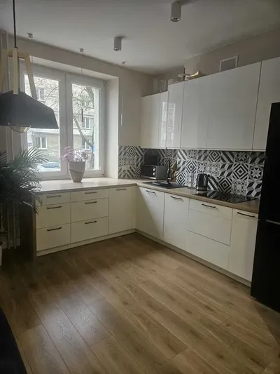 Spokojne mieszkanie przy Łazienkach Królewskich, Sielce Mokotów (koty, psy akceptowane) duże szafy
