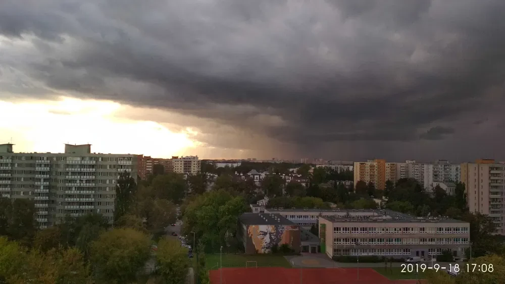 2 niezależne pokoje, dużo szaf (m-sce na 2 rowery). Metro-bus-tramwaj-S8-pociąg. Park i Las. Ul. Rembielińska, Bródno. - 1/8