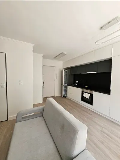 Słoneczna kawalerka w ścisłym centrum - miniatura 4