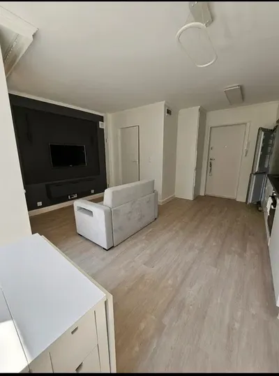 Słoneczna kawalerka w ścisłym centrum - miniatura 3