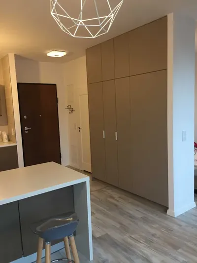 Wynajmę ładną i funkcjonalną kawalerkę w centrum Warszawy - miniatura 4
