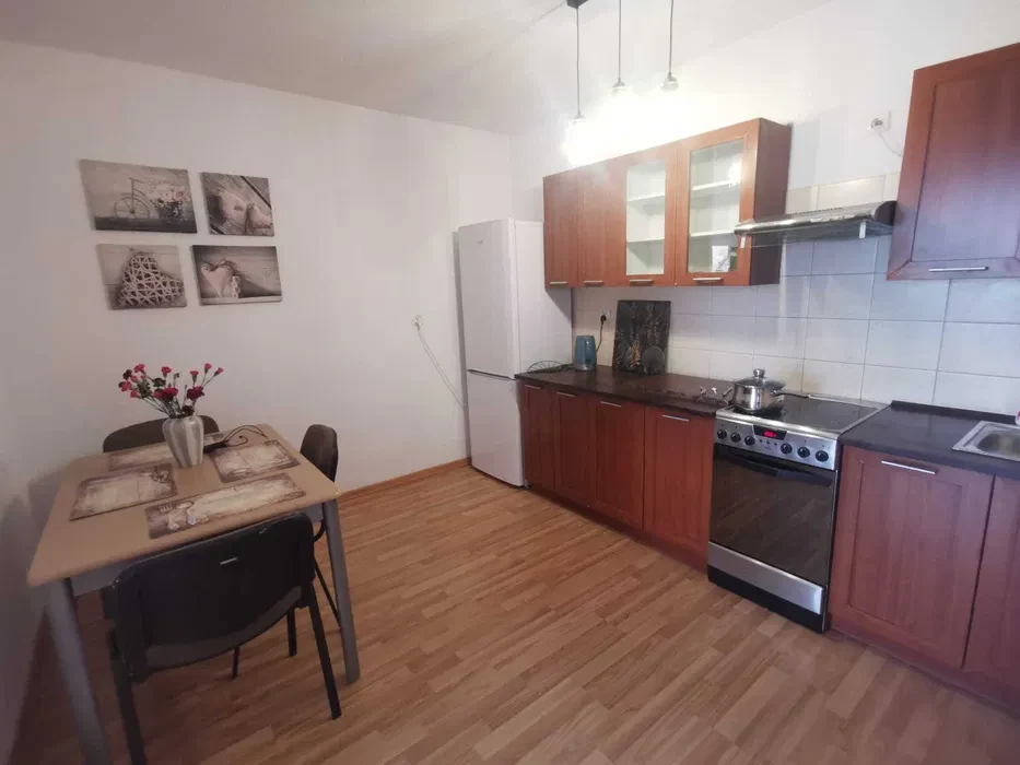 Mieszkanie do wynajęcia 3pokojowe na Cystersów, Kraków - 1/8