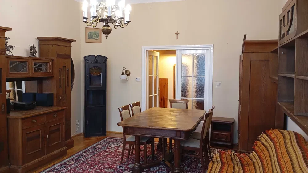 Mieszkanie w zabytkowej kamienicy w Śródmieściu - 1/8