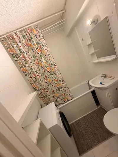 SGGW. Umeblowana kawalerka z wydzieloną sypialnią, ok. 31 m², 7./8. piętro, bez sąsiadów za ścianą, przy Metrze Ursynów i SGGW! - miniatura 4